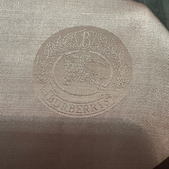 Burberry silk scarf very rare with hidden pattern comes with a free designer gif - Picture 6 of 8